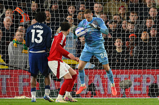 闻更是引发 闻更是引发